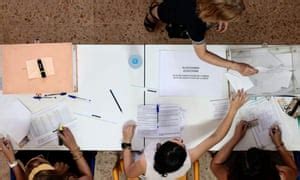 Spain election 2023 results: rightwing bloc pulls ahead but remains.